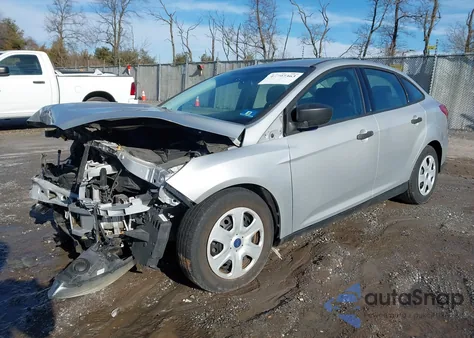 2015 Ford Focus S z USA, uszkodzony, nr VIN 1FADP3E25FL344526